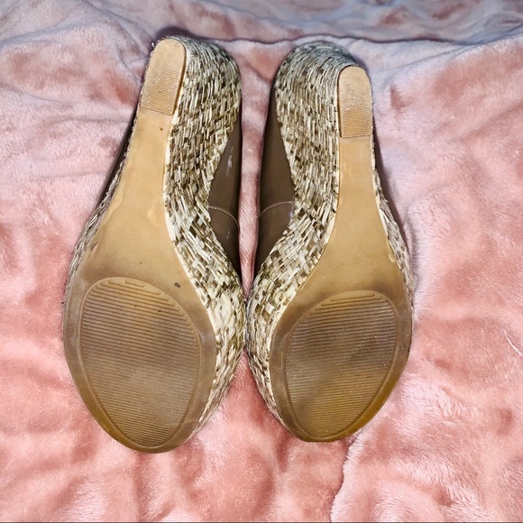 🆕STEVE MADDEN Patent Leather Wedge Heels Sz 7 - Picture 4 of 7